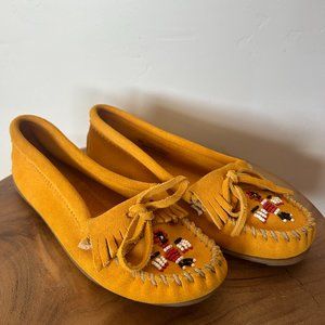 Minnetonka Womens Size 7.5 Thunderbird Moccasins Saffron Yellow